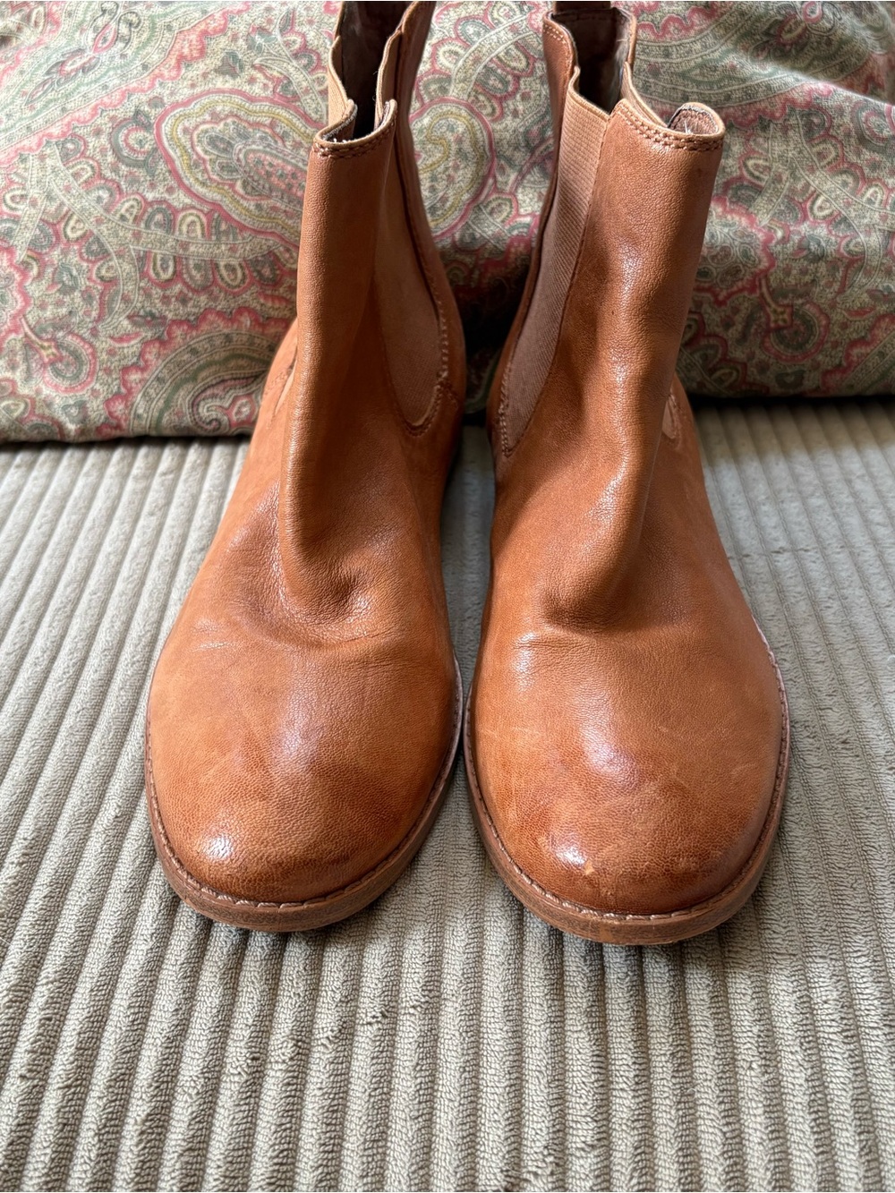 FRYE Ladies Hank Chelsea Boot Tan Brown Leather - 7 - Picture 9 of 9